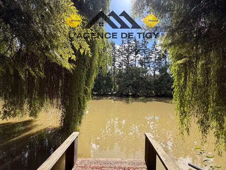 etang de loisirs avec cabanon