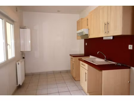 appartement en rdc avec cour possibilité garage