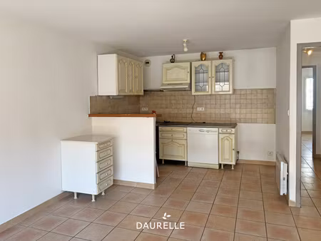 location appartement 2 chambres chateaurenard avec terrasse