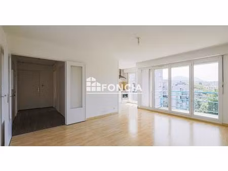 à vendre – appartement t2 avec balcon  cave et garage en supplément – grenoble