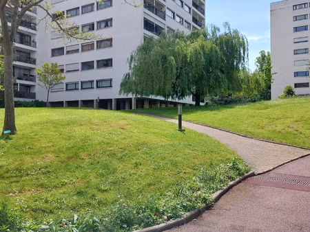 a louer beau studio entierement renove poissy