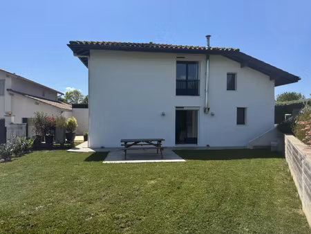 maison à arbonne à proximité du bourg