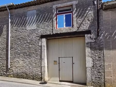 grange dans petit village