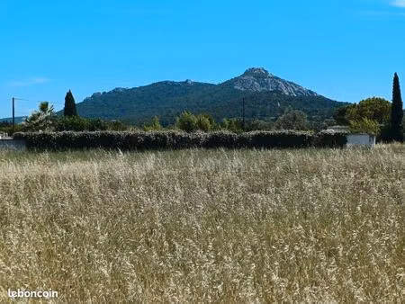 terrain 700 m² la crau