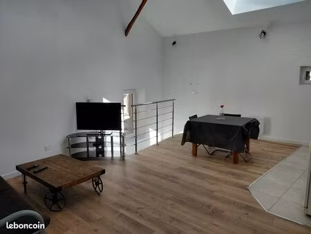 [chavanay] magnifique t3 de 65 m² refait à neuf