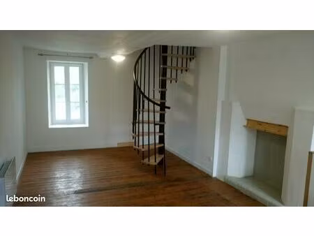 maison à louer une chambre dans le bourg de saint rémy proche des transports et commerces