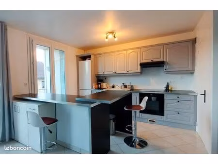 t3 meublé de 57 m² avec balcon et garage  entre ville et lac
