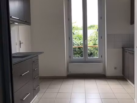 appartement 2 pièces dans immeuble calme