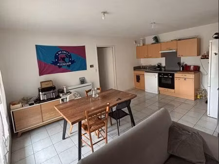 t4 traversant de 79m² avec parking et cave