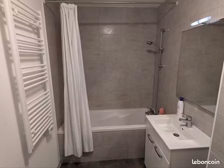 jolie studio entièrement meublé