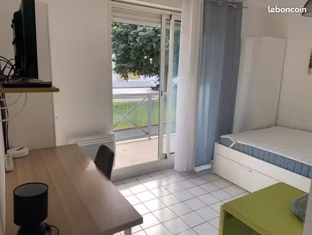 studio meublé  balcon  place de parking  internet. idéal étudiant