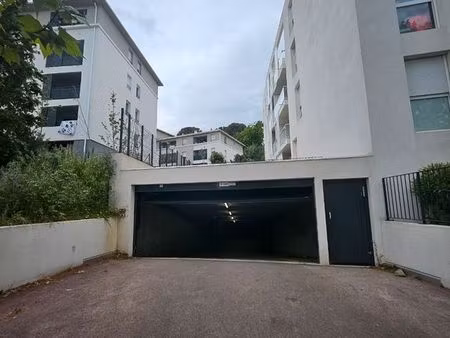 loue parking sous terrain près intermarché