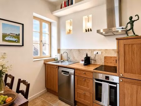 appartement meublé – 1er étage – place saint-germain – centre-ville auxerre