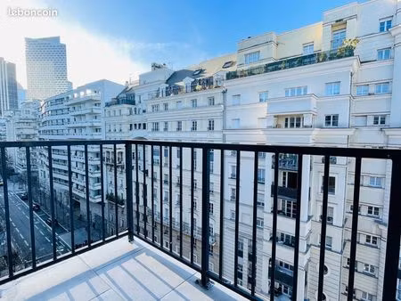 très beau 2 pièces meublé en étage élevé d'une superficie de 47m2 situé à proximité immédi