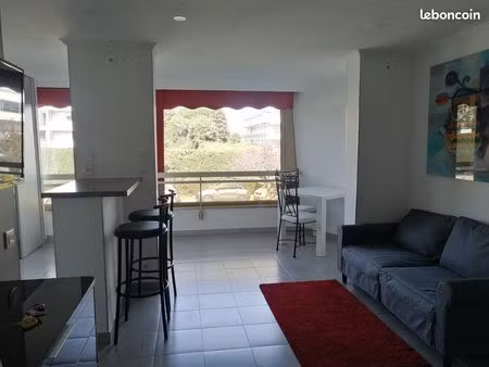 studio meublé de 34 m2 à louer avec place de parking et cave