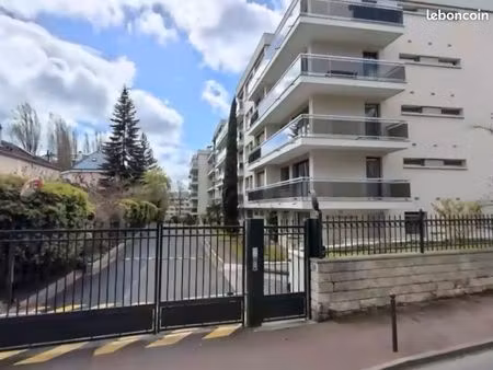studio meublé + parking