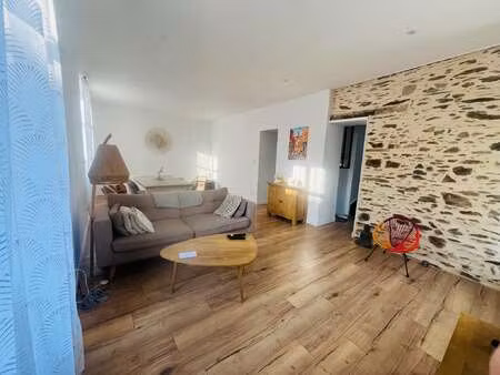 vente maison à segré-en-anjou-bleu (49500) : à vendre / 144m² segré-en-anjou-bleu