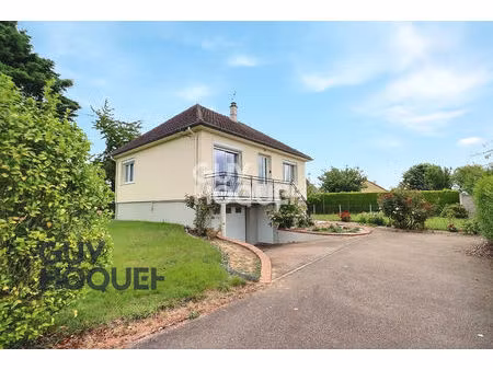 menneval maison traditionnelle avec commerces à pied