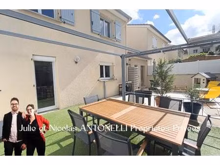 maison 5 pièce(s) 92 m2  3 chambres  garage et jardin