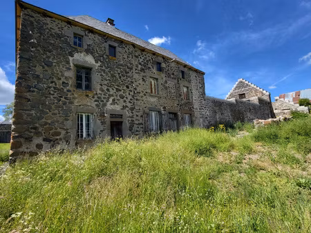 maison en pierres avec ancienne grange