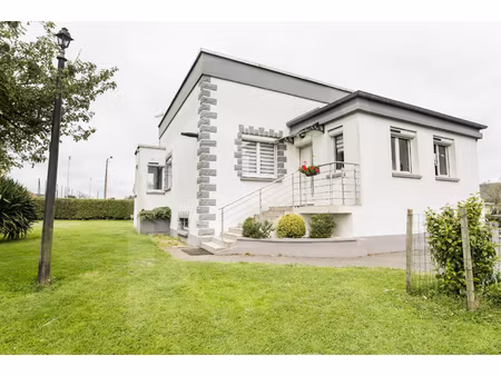maison avec vie de plain-pied - sous-sol complet - 97m2 - dependance - saint sauveur d'ema