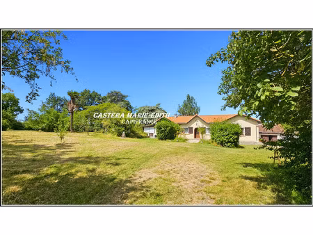 maison meublee de plain-pied - 7 pièces +véranda + hangar - proche vic-fezensac dans le ge
