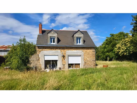 en hameau  jolie maison en pierre