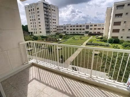 angers de lattre : appartement 2 pièces  balcon  garage  cav