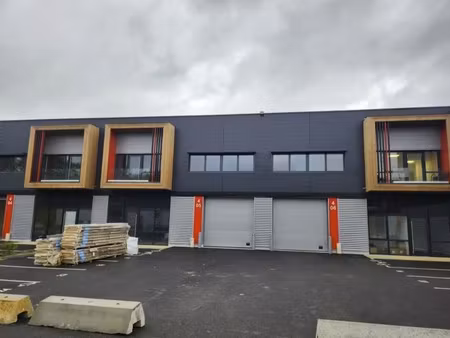 location local d’activités éragny 95610 371m²