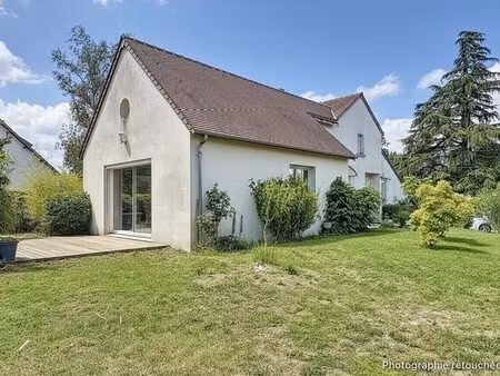 maison avec grand espace de vie et 2 chambres de plain pied.
