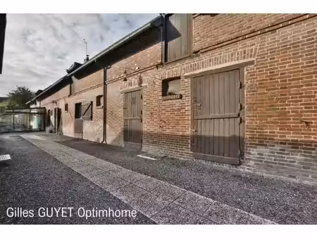 10mn de bernay t7 157m² 185000€ avec garage et terrain de 500m² ( bourg avec commerces)