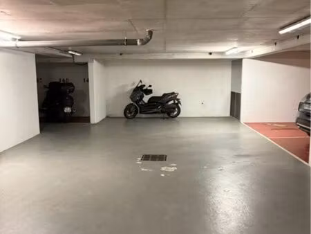 place moto location résidence sécurisée