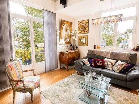 appartement avec beaucoup de charme au pied du métro roseraie
