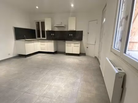 capestang – appartement f2 en rez-de-chaussée