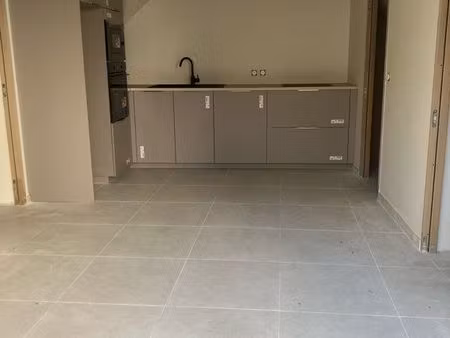 t2 coquet  non meublé avec possibilité parking devant l’appartement