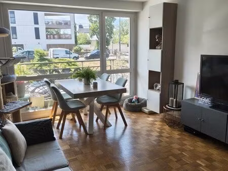 t3 64 m² avec balcon  cave et parking – saint-herblain