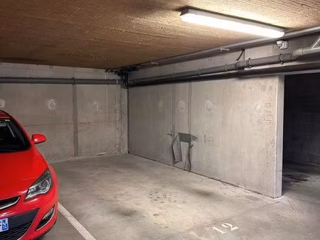place de parking sécurisée