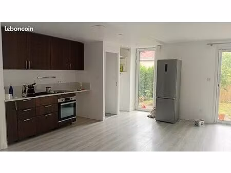 loue grand t2 de 65 m2 dans ceyrat
