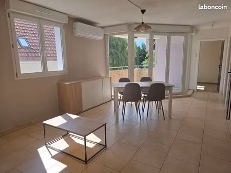 magnifique f3 meublé  entièrement rénové  au calme (terrasse + garage ve)