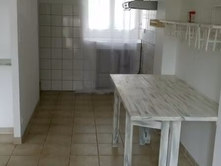 maison à louer trois chambres bourg de saint rémy proche des transports et commerces