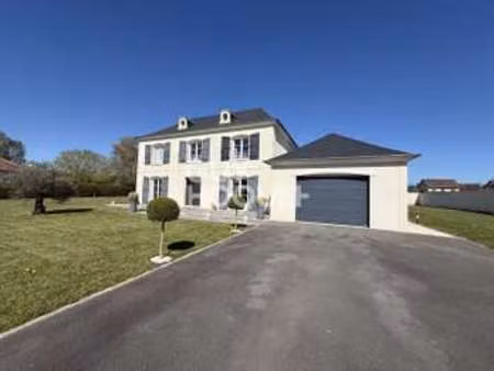 vente maison à saint-martin-de-fontenay (14320) : à vendre / 207m² saint-martin-de-fontena