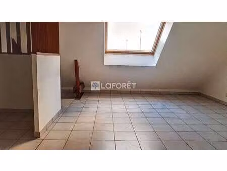 location appartement 3 pièces à courseulles-sur-mer (14470) : à louer 3 pièces / 59m² cour