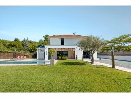 maison contemporaine de 217 m² à sillans