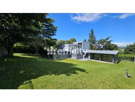 maison 7 pièces - 220 m²