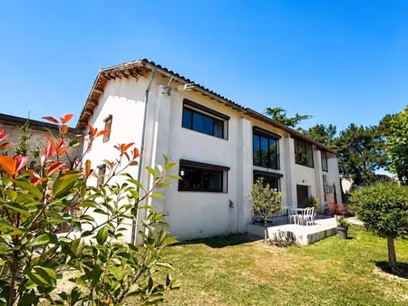 maison 6 pièces - 210 m²