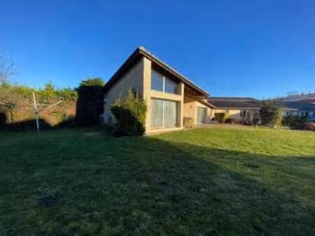 vente maison à saintes (17100) : à vendre / 303m² saintes