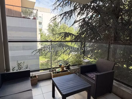 villeurbanne t2 côté jardin avec balcon
