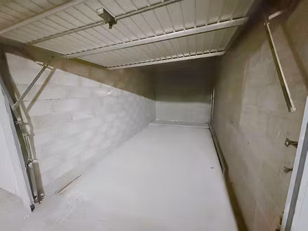 parking / box