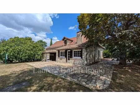 maison en pierres avec dépendances