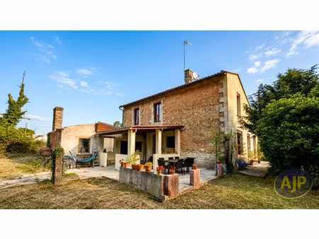 maison pierre  5 chambres et 1 bureau  cussac le vieux !